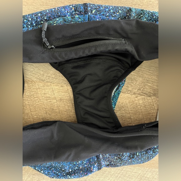 Lululemon Strive Multi Mermaid 2 1/2" Speed Short, low rise RARE size 6 - Picture 4 of 4